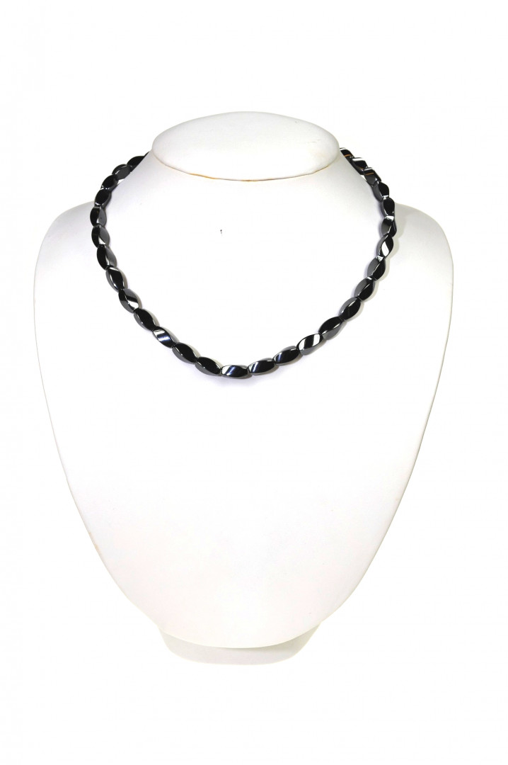 Kort hematittkjede vridd