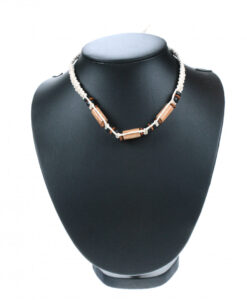 Kjede med lyse tresylindere