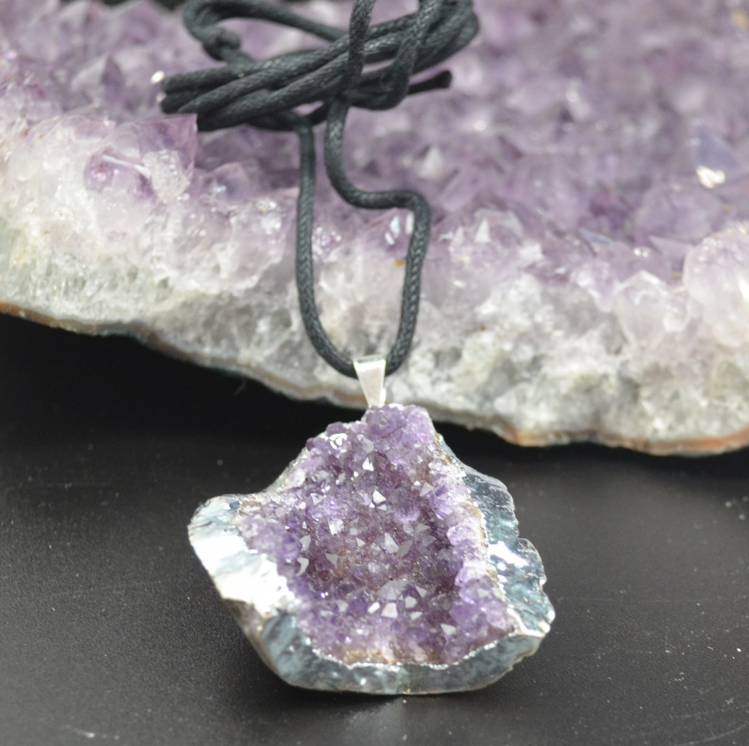 Stor ametyst i snor