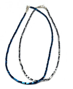 2 kjeder med sølv og blå