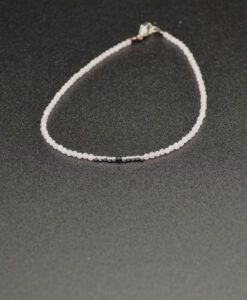 Petit armbånd rosa og sort  2mm