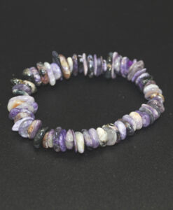 Smale chips i charoitt