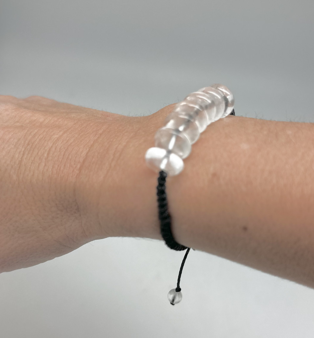 Armbånd med klare kvarts og flettet sort tråd - Bilde 2