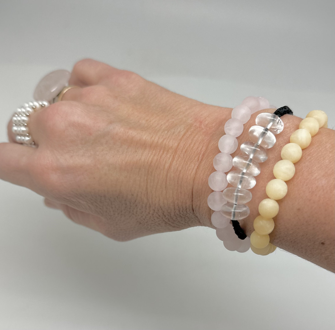 Armbånd med klare kvarts og flettet sort tråd - Bilde 3