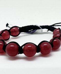Armbånd med sort tråd og karneol