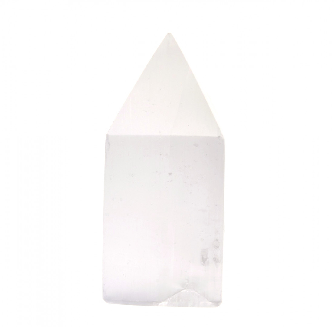 Spisst firkantet tårn i hvit selenitt