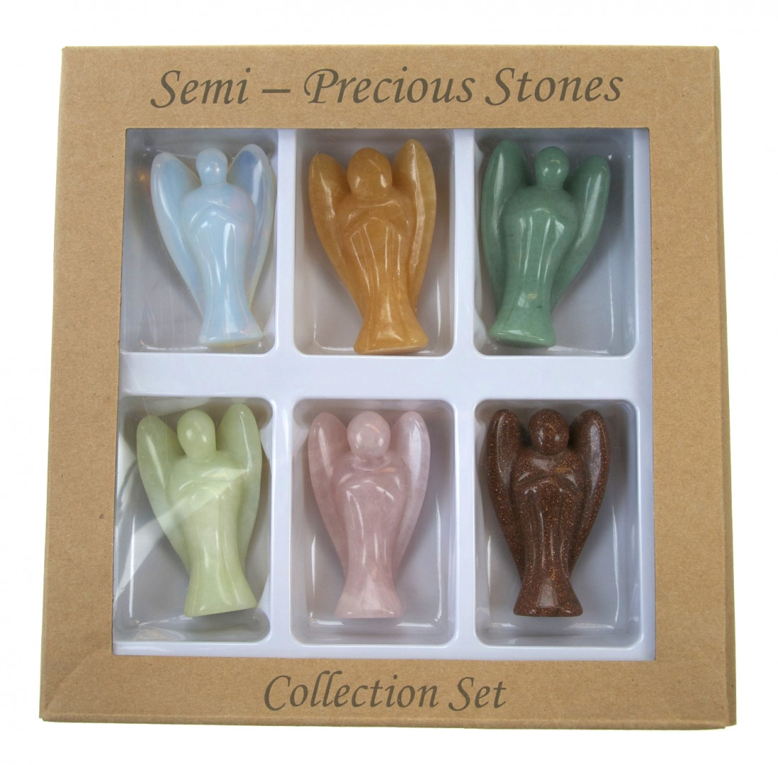 Engler i assortert sten