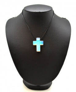 Kors i glassopal til snor