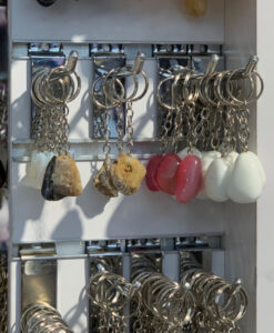 Nøkkelring i assortert stein