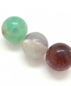 Polert kule i flouritt [ass. str.]