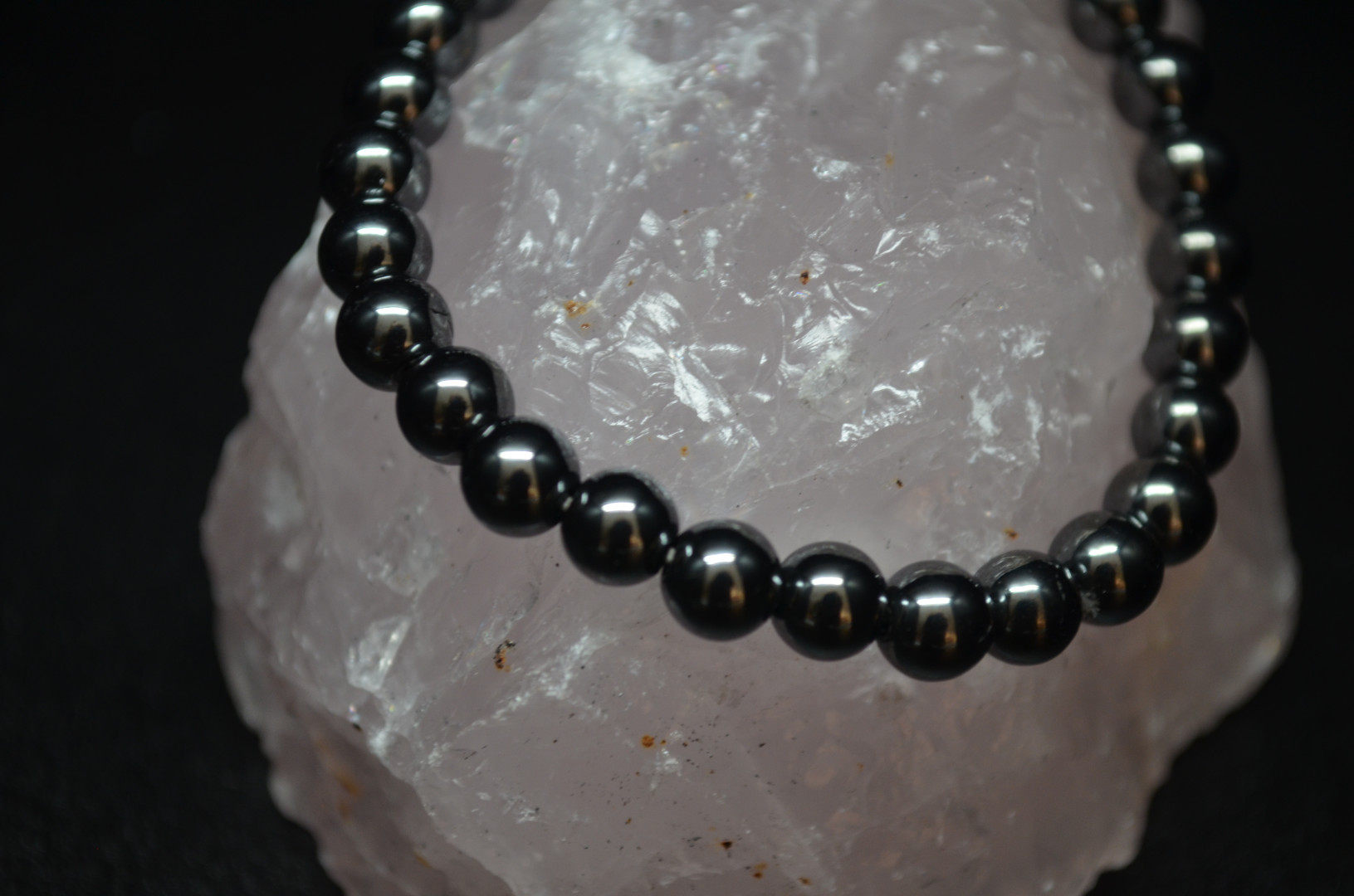 Barnearmbånd med hematittkuler - Bilde 2