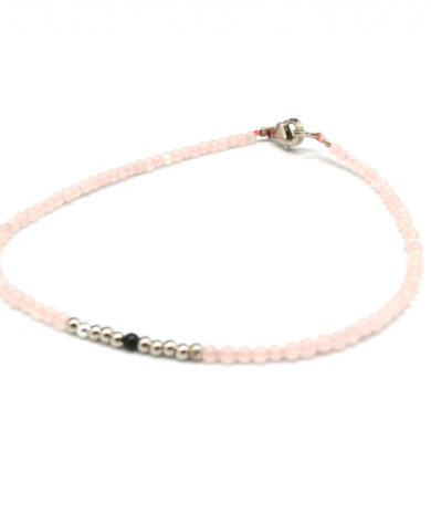 Petit armbånd rosa og sort  2mm.