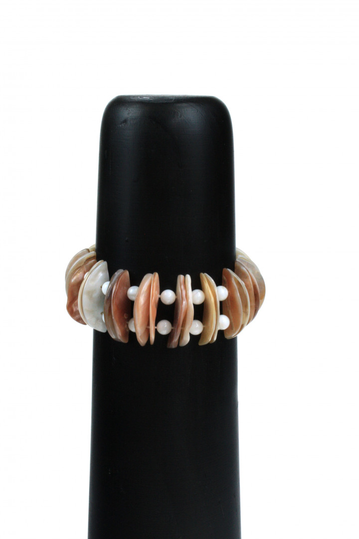 Skjellarmbånd beige