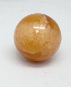Polert kule i aragonitt 40mm