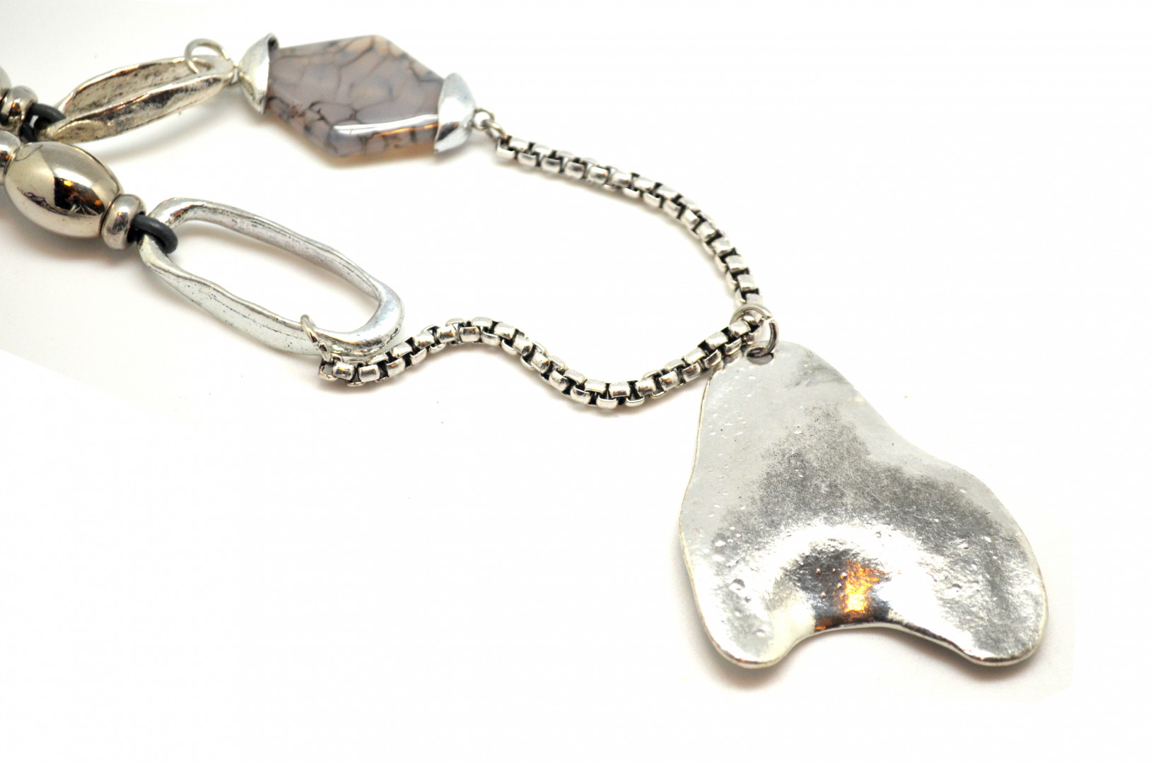 Langt kjede ovalt metall