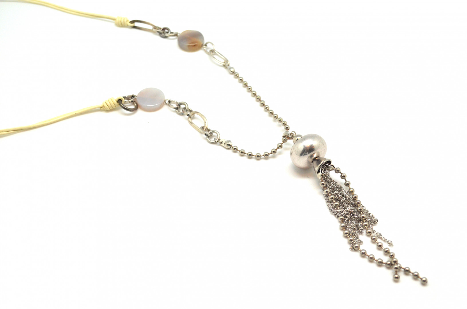 Langt hvitt kjede agat