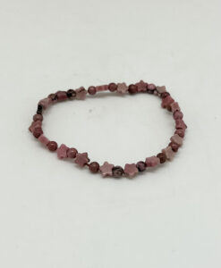 Stjernearmbånd med små rhodonitter