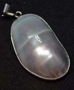 Skjell anheng lys grå