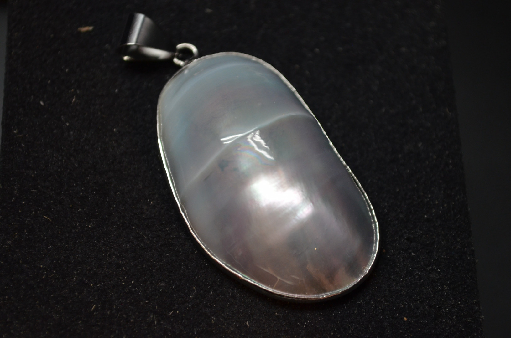 Skjell anheng lys grå