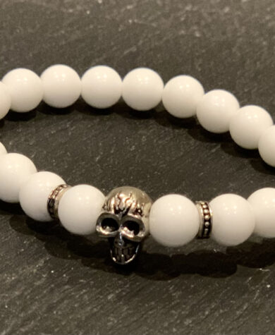 Armbånd m/skalle hvit agat
