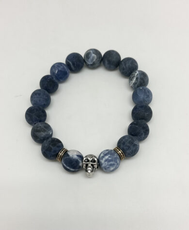 Armbånd m/skalle. matt sodalitt