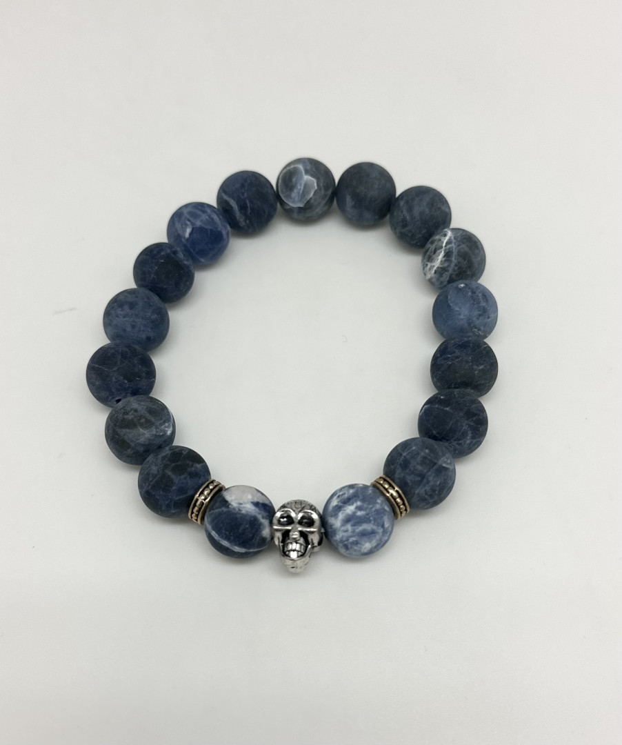 Armbånd m/skalle. matt sodalitt