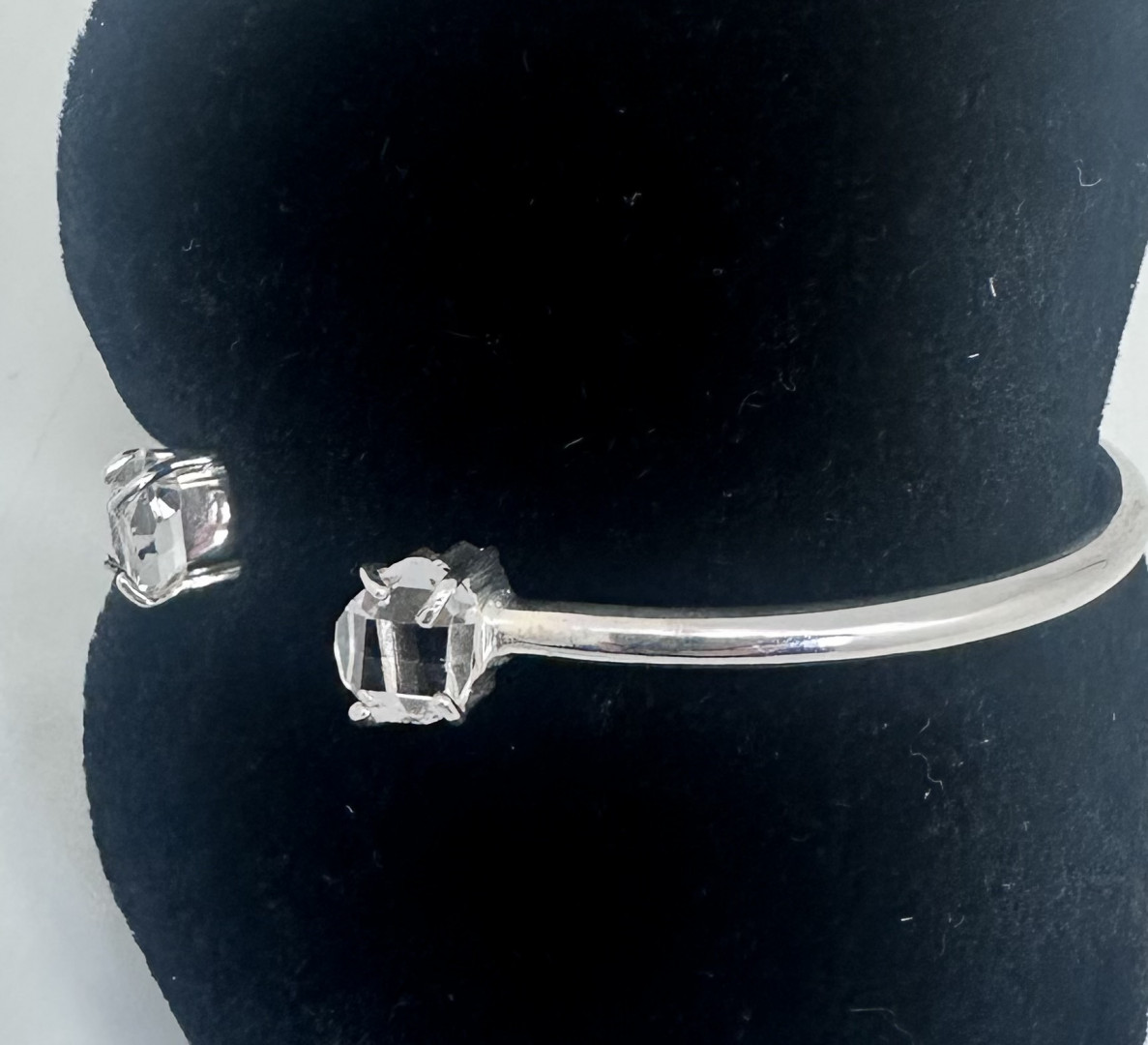 Armbånd med 2 store Herkimer diamanter