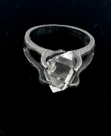 Sort sølvring med Herkimer-diamant