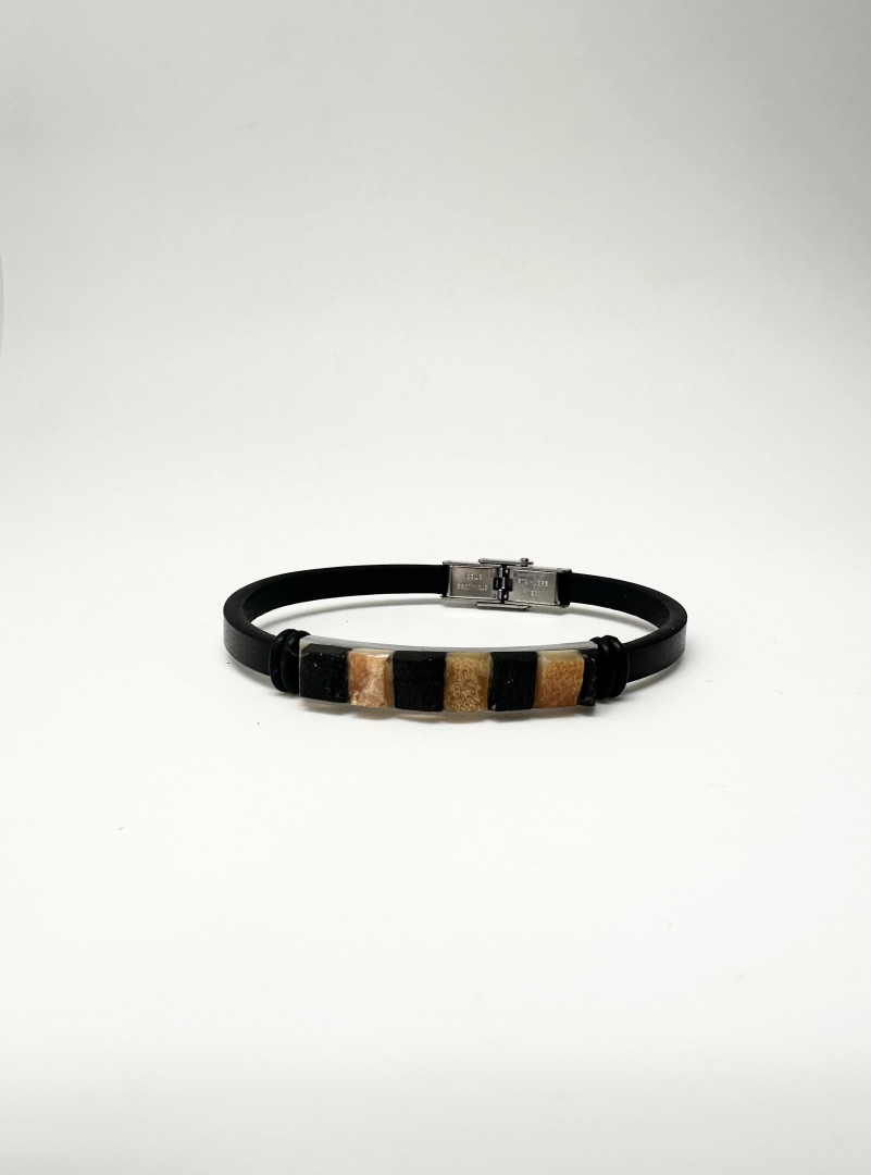 Smalt lærarmbånd mix av rav