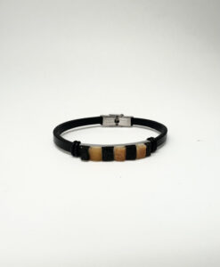 Smalt lærarmbånd med sort og oransje rav